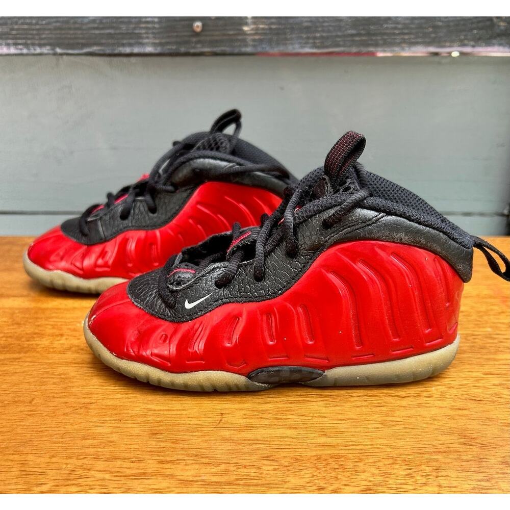 Nike Air Foamposite One MEtallic Red Black “Varsity Red” Kids 10C FJ1257-600